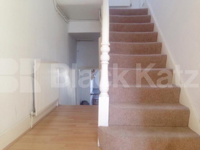 			LET , 4 Bedroom, 1 bath, 1 reception Apartment			 Battersea Park Road, Battersea